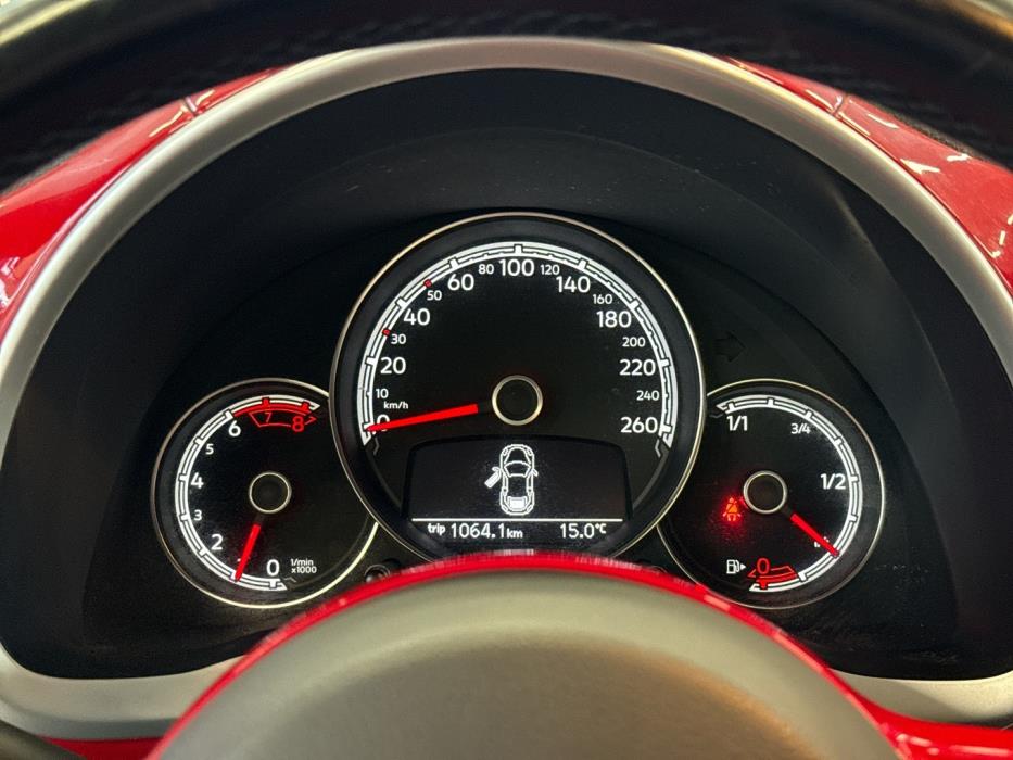 VOLKSWAGEN Beetle 2017