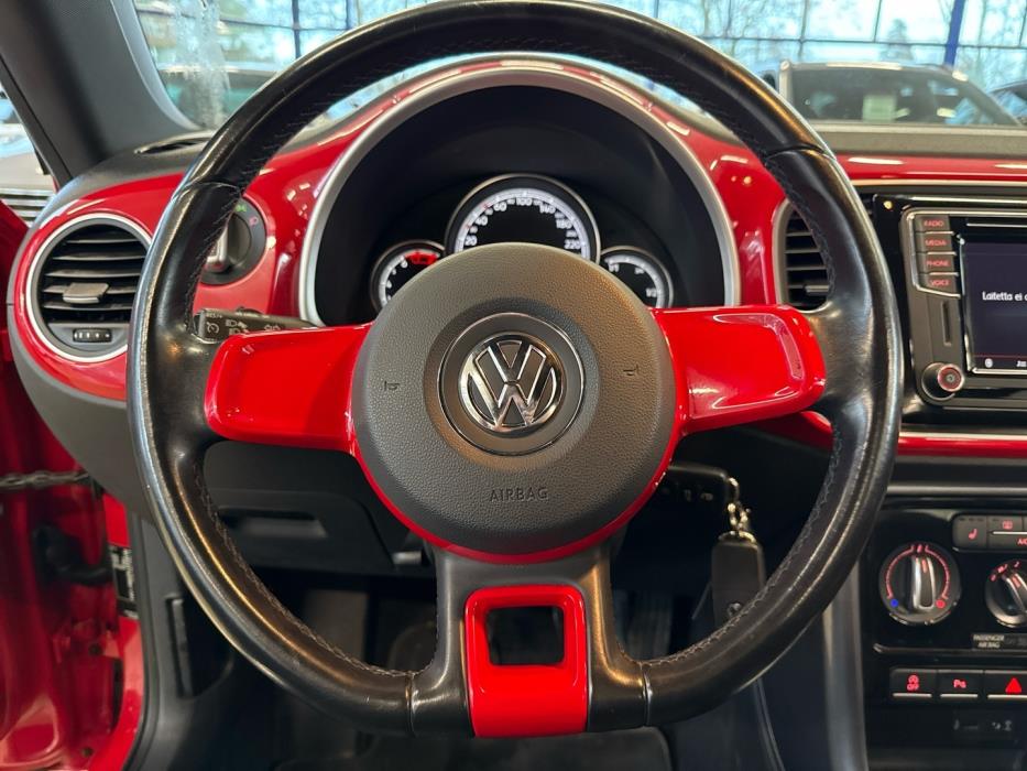 VOLKSWAGEN Beetle 2017