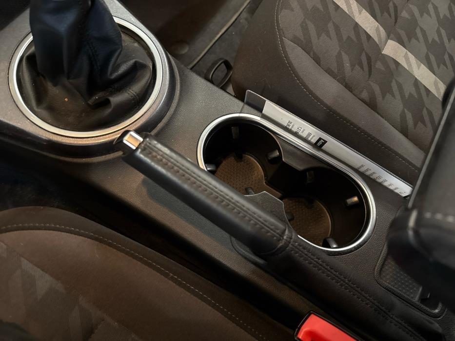 VOLKSWAGEN Beetle 2017