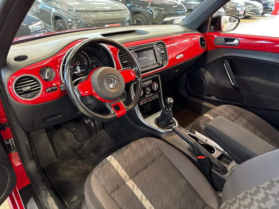 VOLKSWAGEN Beetle 2017
