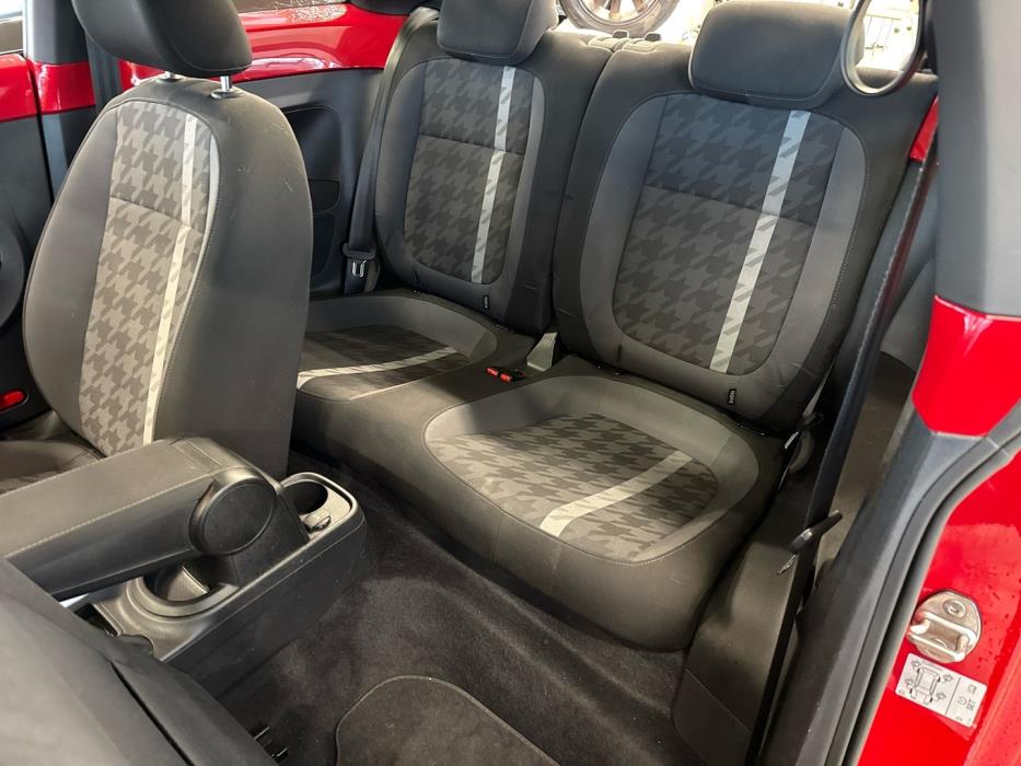 VOLKSWAGEN Beetle 2017