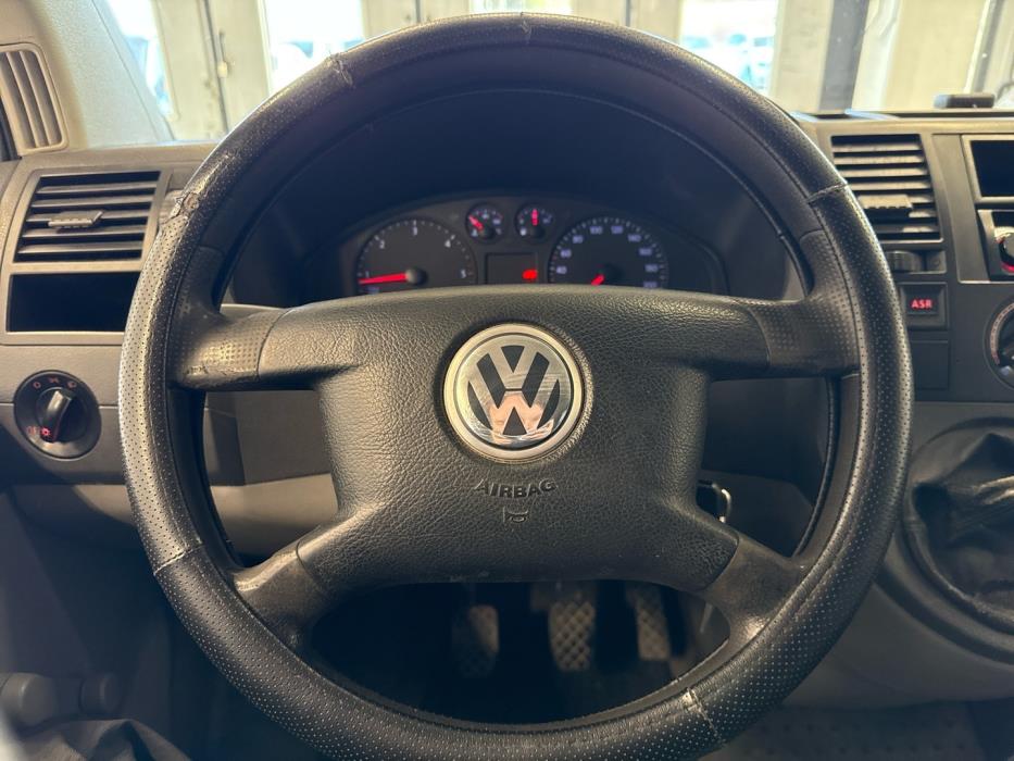VOLKSWAGEN Transporter 2005