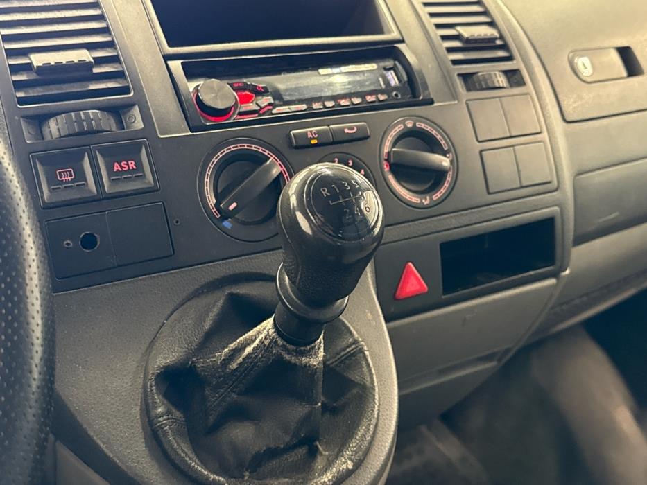 VOLKSWAGEN Transporter 2005
