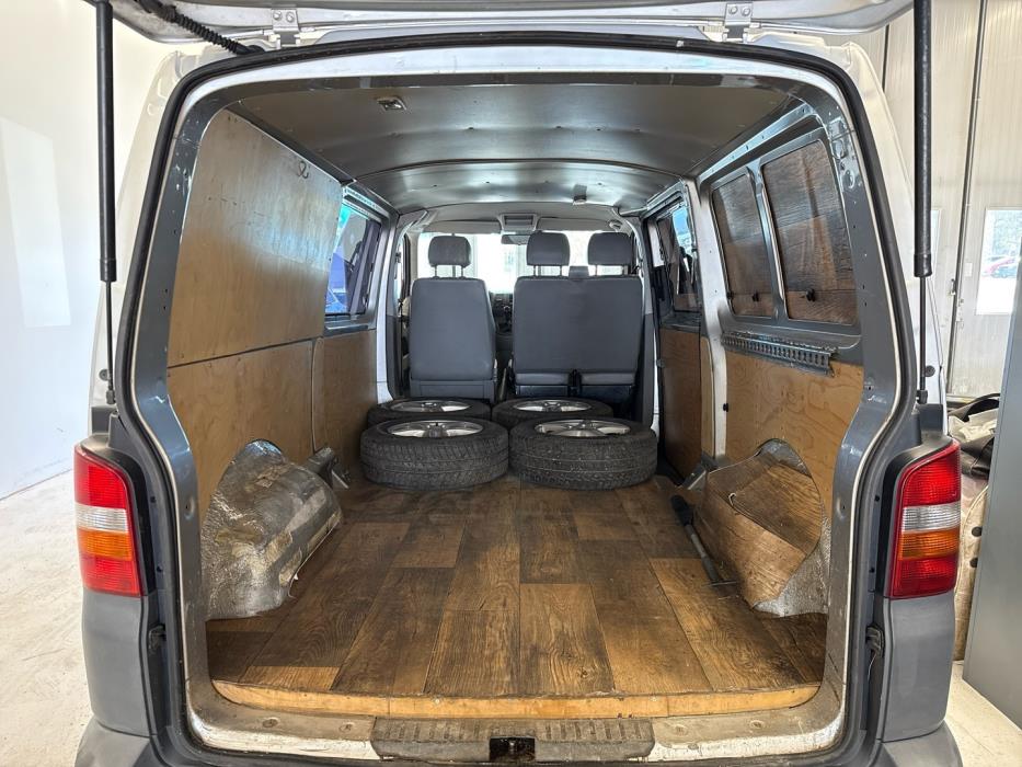 VOLKSWAGEN Transporter 2005