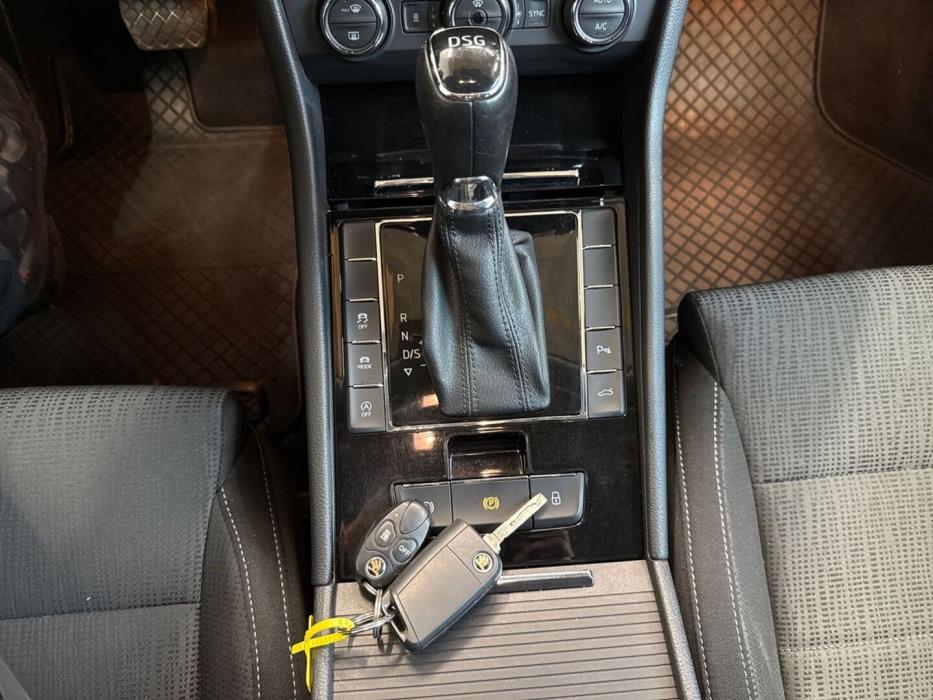 SKODA Superb 2016