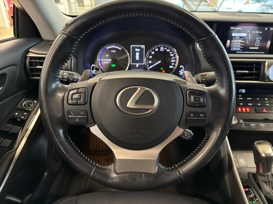 LEXUS IS 2017