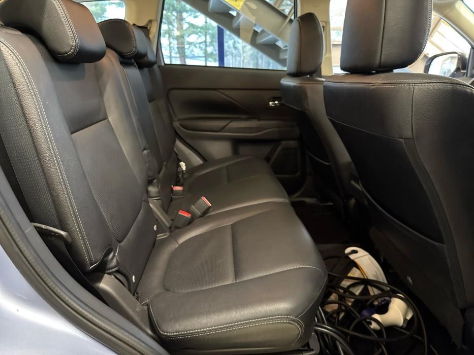 MITSUBISHI Outlander PHEV 2014