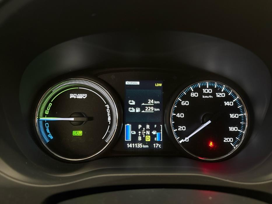 MITSUBISHI Outlander PHEV 2014