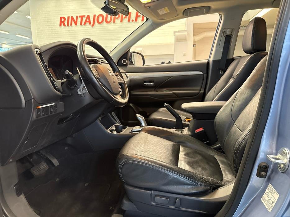 MITSUBISHI Outlander PHEV 2014