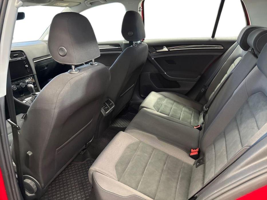 VOLKSWAGEN Golf 2018