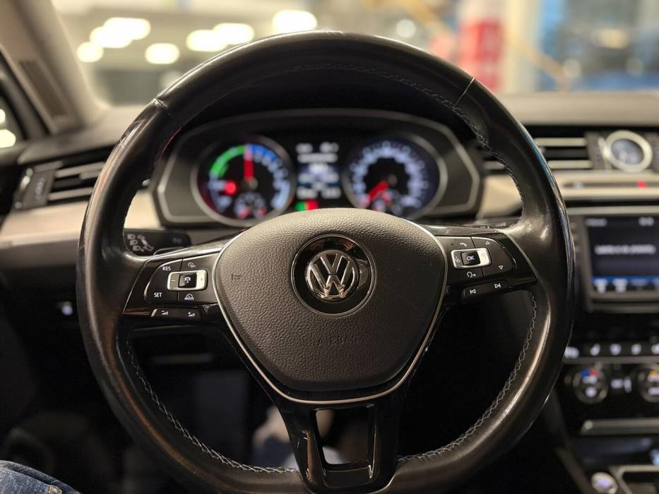VOLKSWAGEN Passat 2017