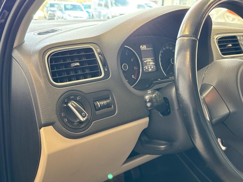 VOLKSWAGEN Polo 2010