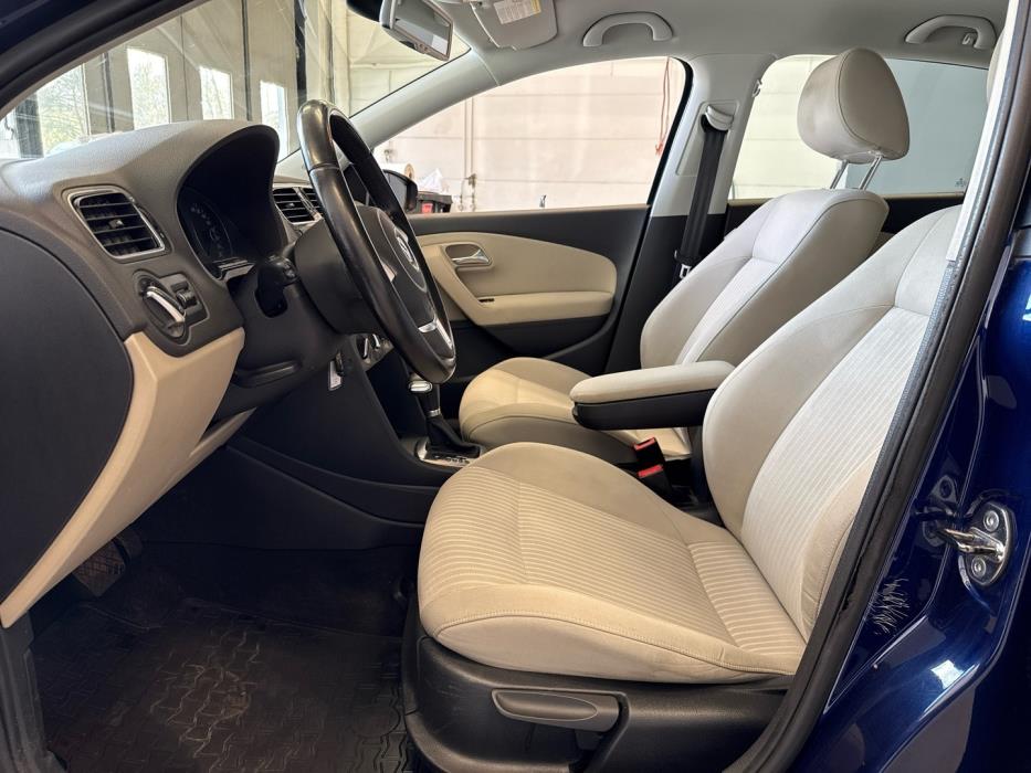 VOLKSWAGEN Polo 2010