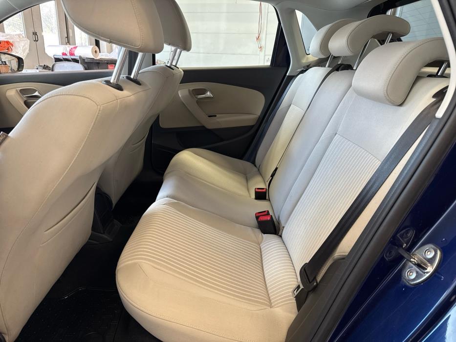 VOLKSWAGEN Polo 2010