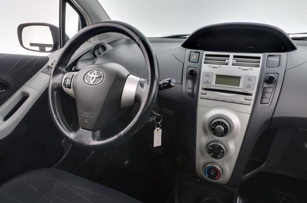 TOYOTA Yaris 2006