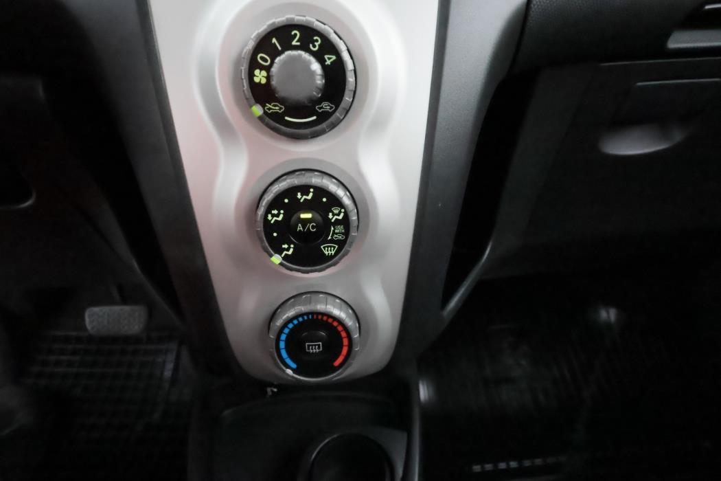 TOYOTA Yaris 2006