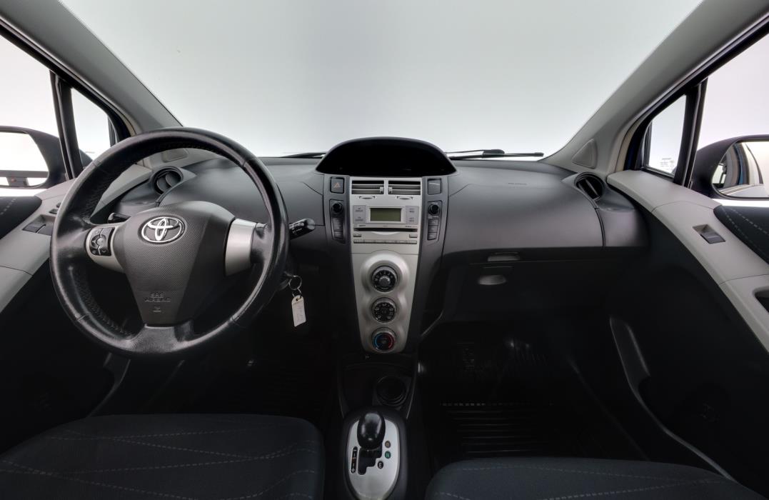 TOYOTA Yaris 2006