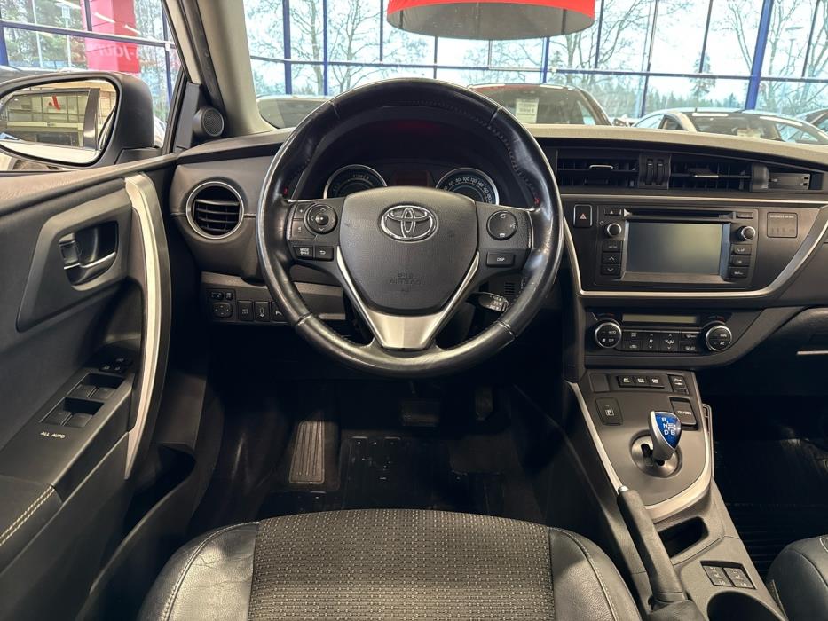 TOYOTA Auris 2015