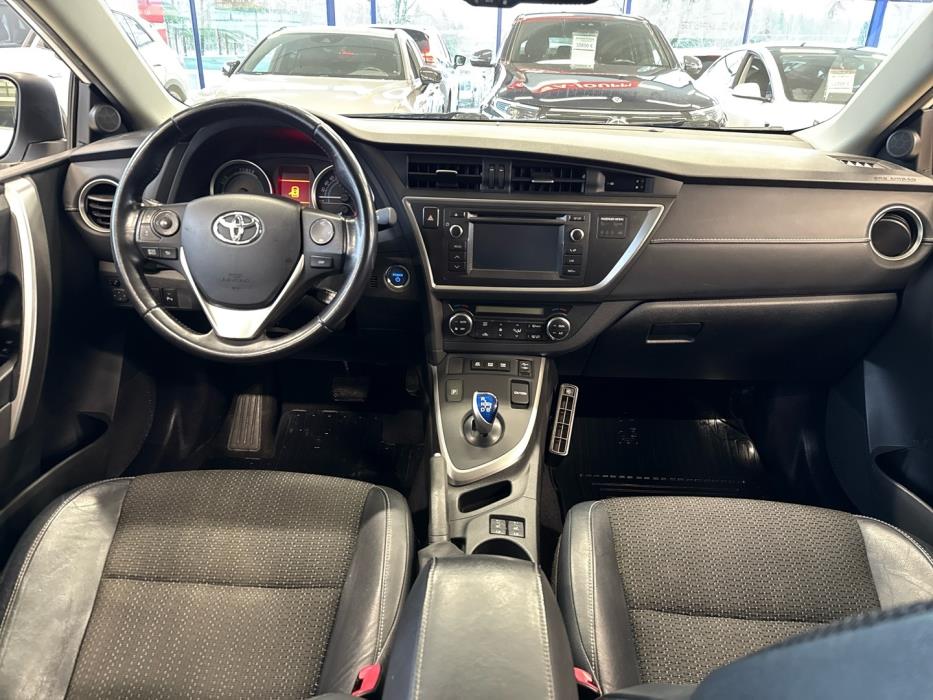 TOYOTA Auris 2015