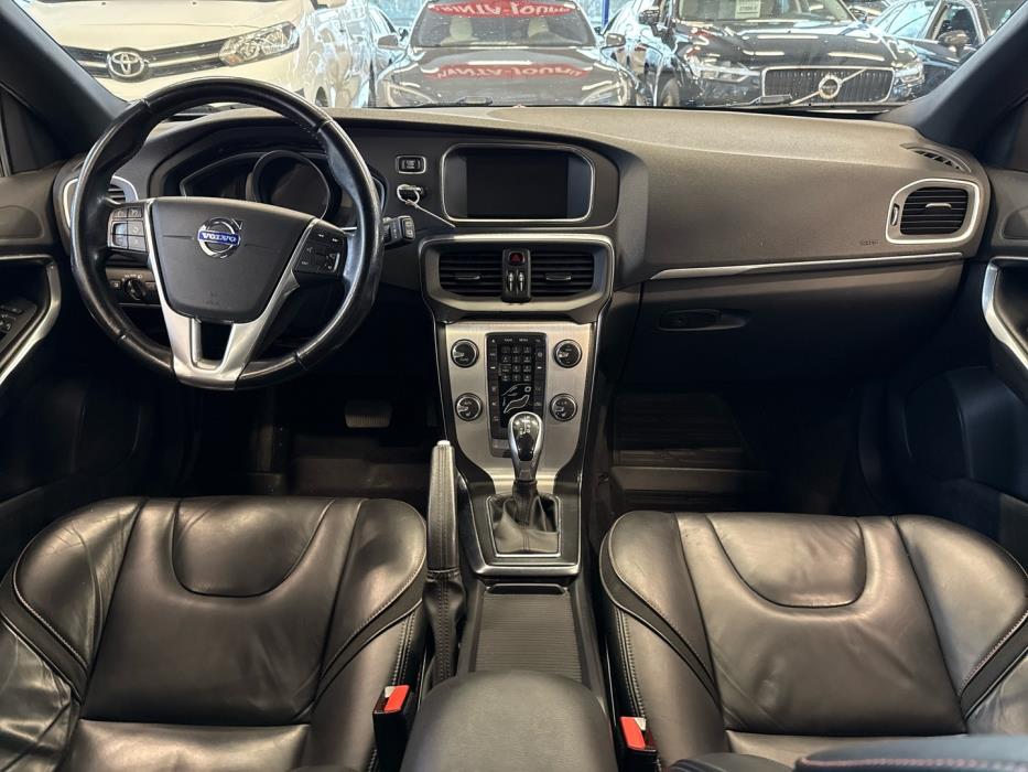 VOLVO V40 2015
