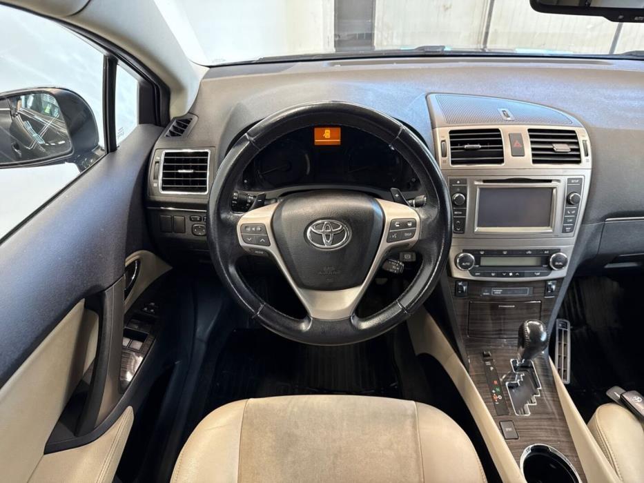 TOYOTA Avensis 2013