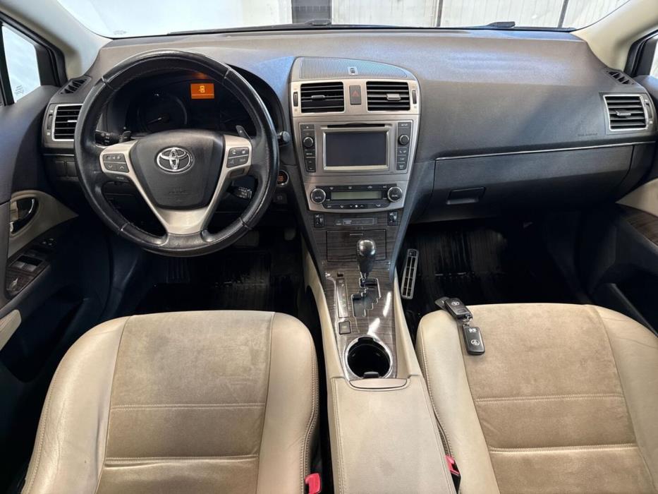 TOYOTA Avensis 2013