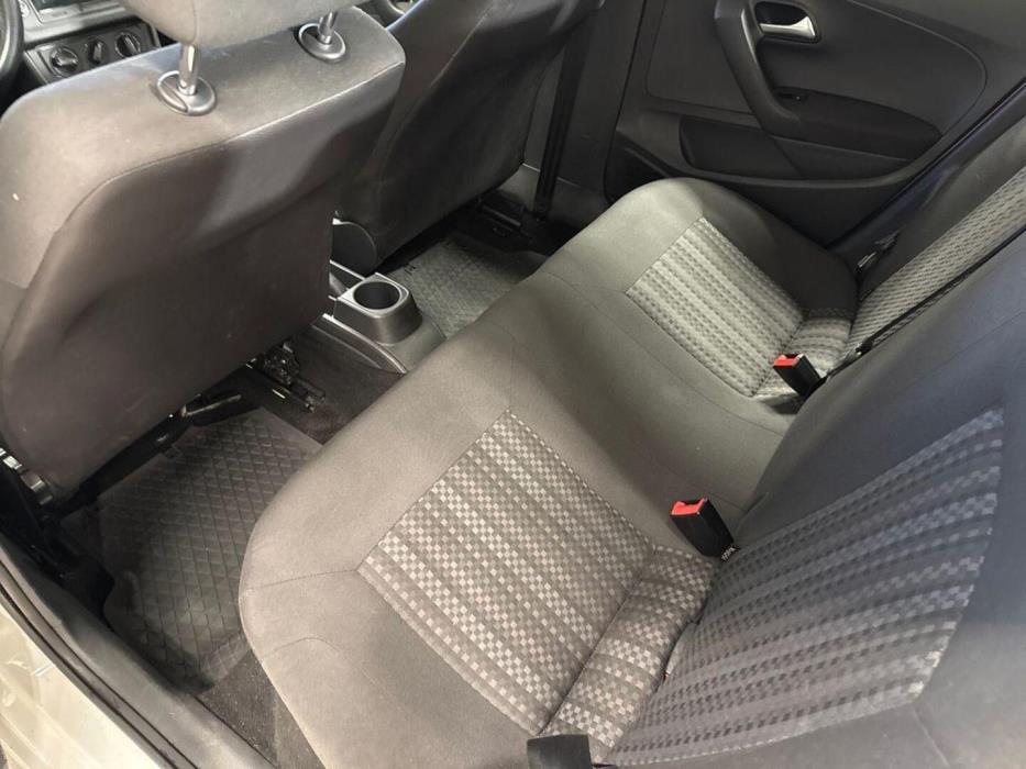 VOLKSWAGEN Polo 2016