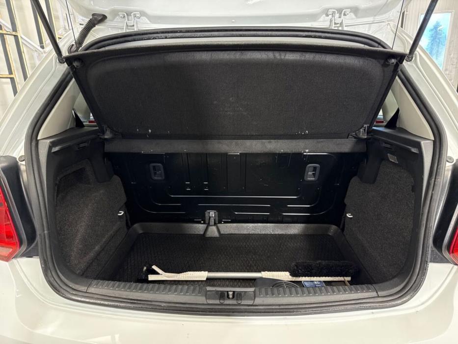 VOLKSWAGEN Polo 2016