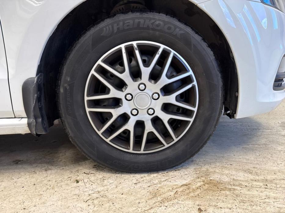 VOLKSWAGEN Polo 2016