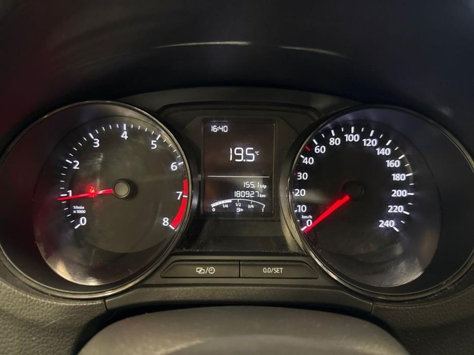 VOLKSWAGEN Polo 2016