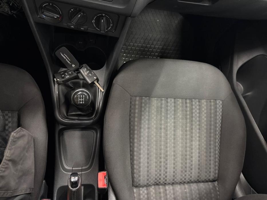 VOLKSWAGEN Polo 2016