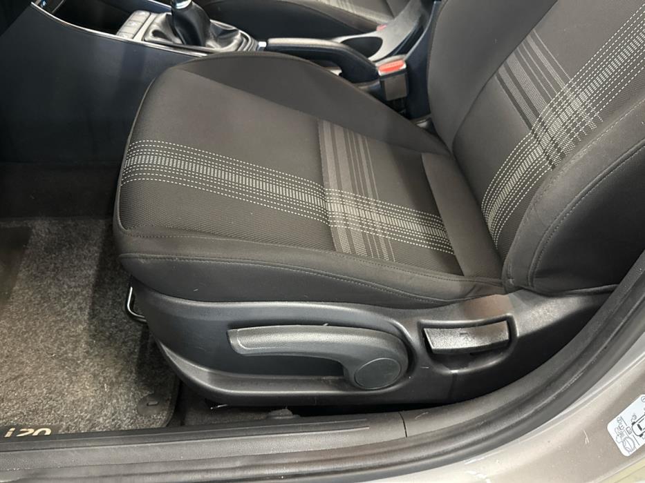 HYUNDAI i20 Hatchback 2021