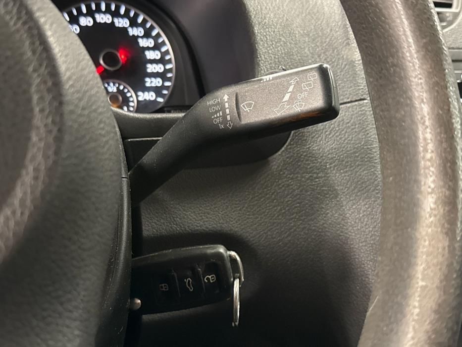 VOLKSWAGEN Caddy 2012