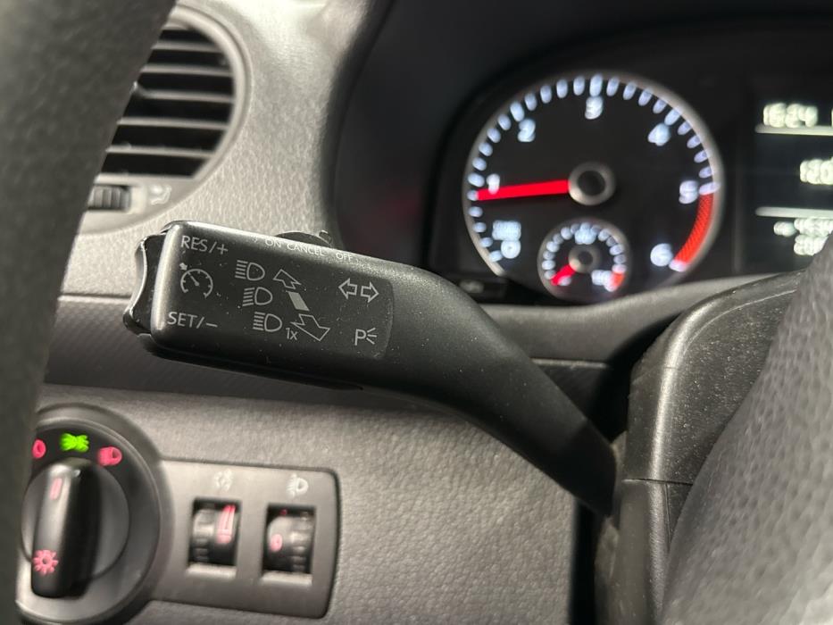 VOLKSWAGEN Caddy 2012