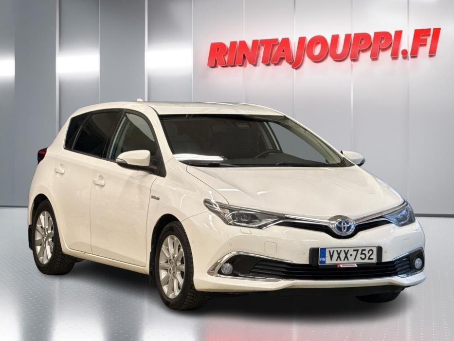 TOYOTA Auris 2015