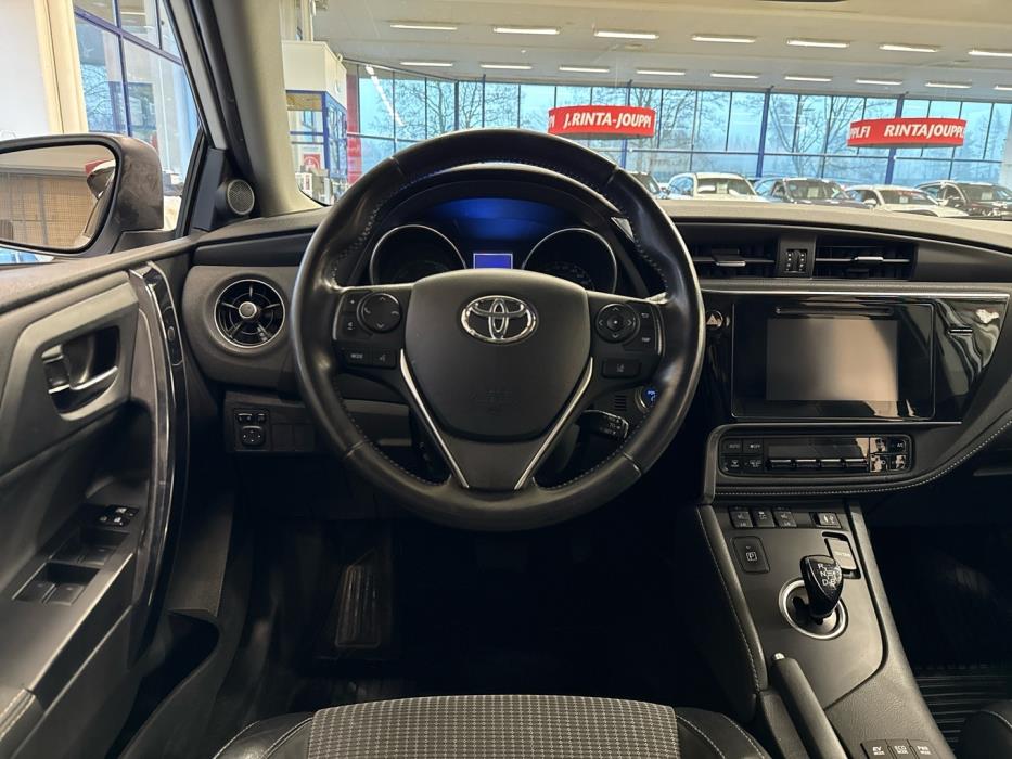 TOYOTA Auris 2015