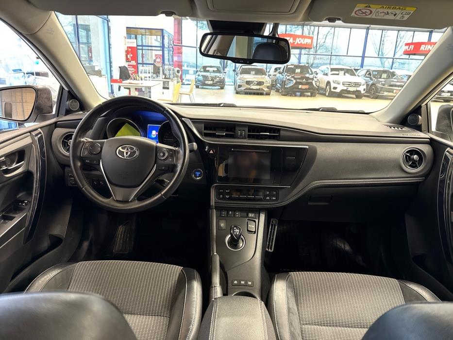 TOYOTA Auris 2015