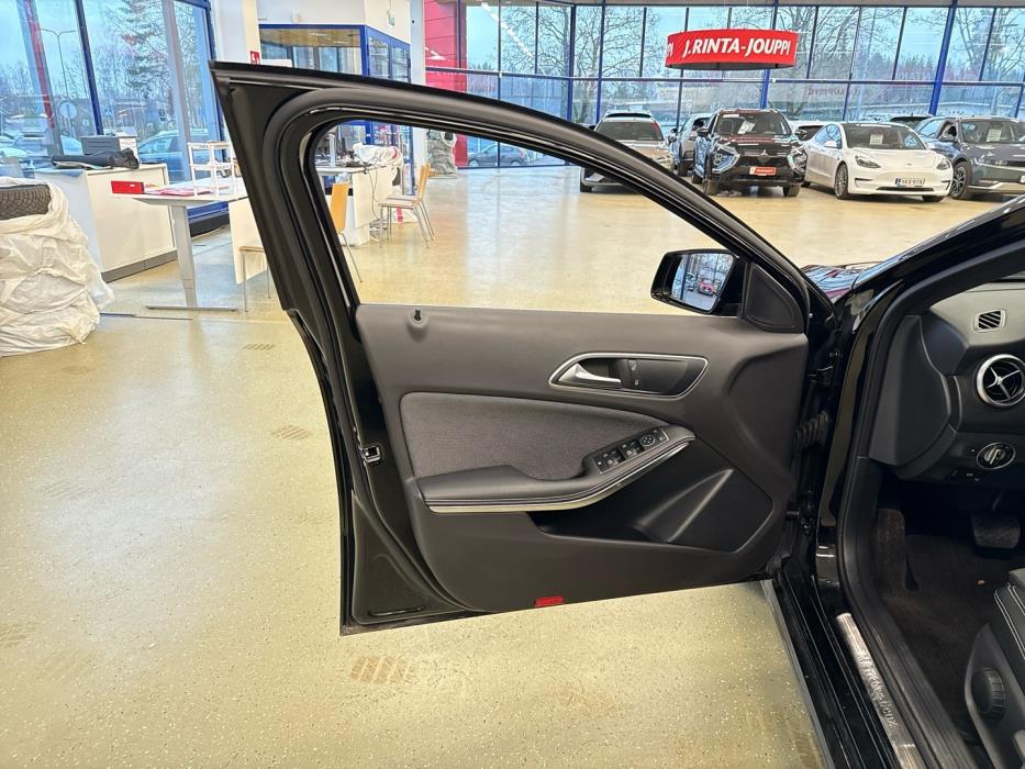 MERCEDES-BENZ A 2018