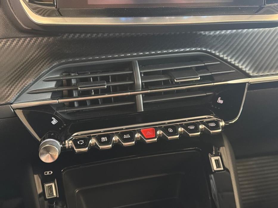 PEUGEOT 208 2022
