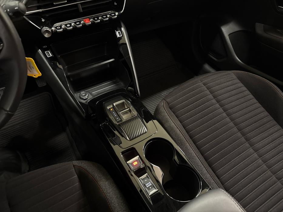 PEUGEOT 208 2022