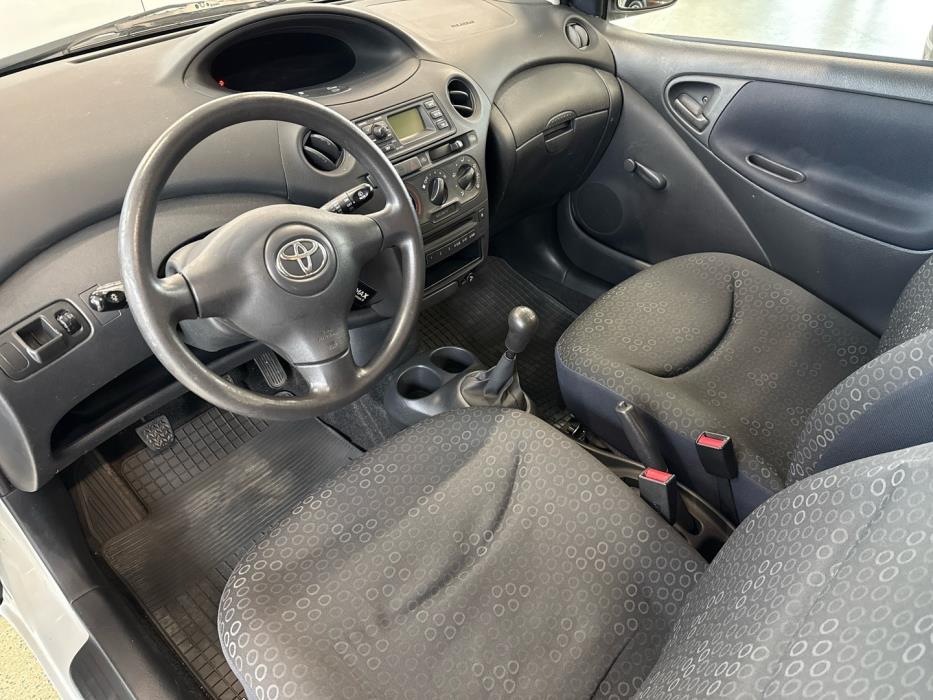 TOYOTA Yaris 2005