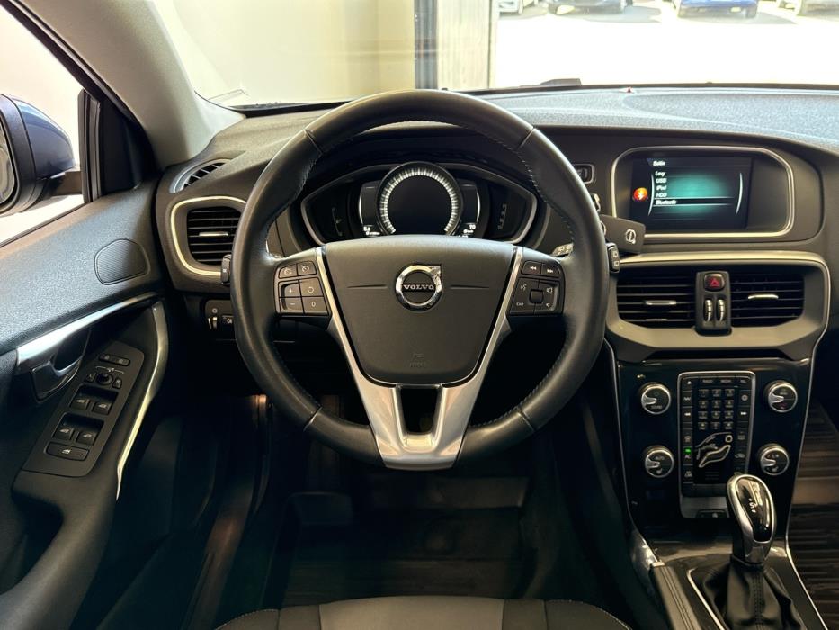 VOLVO V40 2017