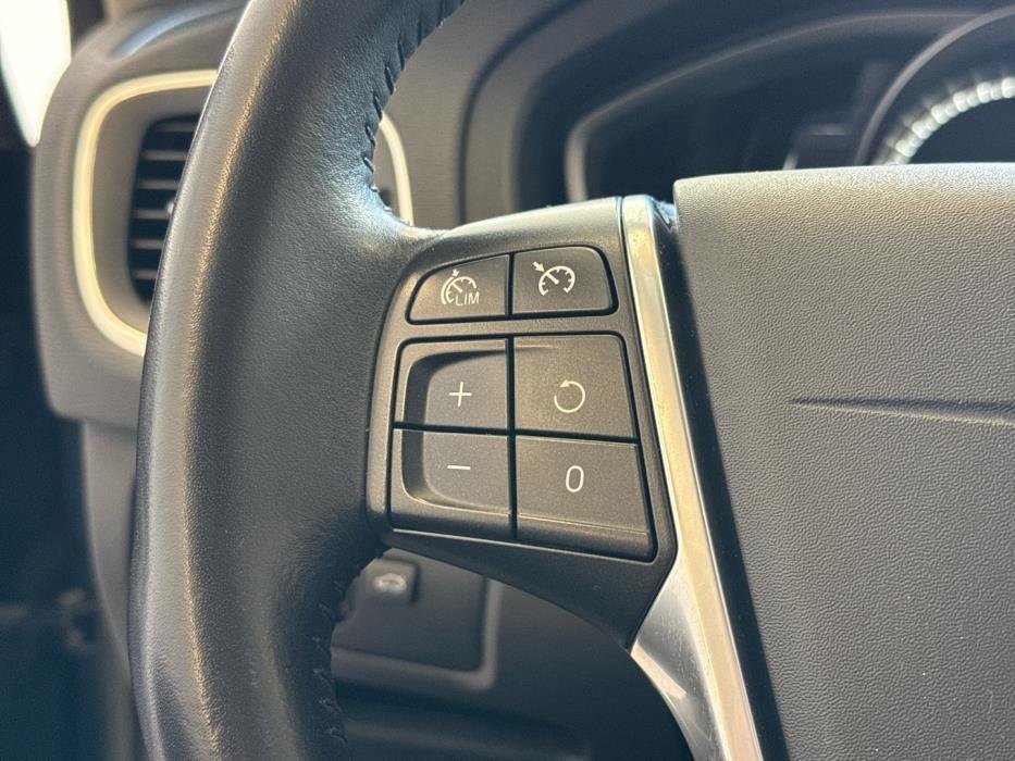 VOLVO V40 2017