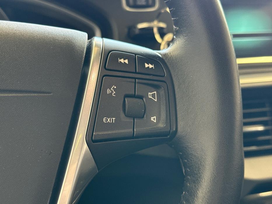 VOLVO V40 2017
