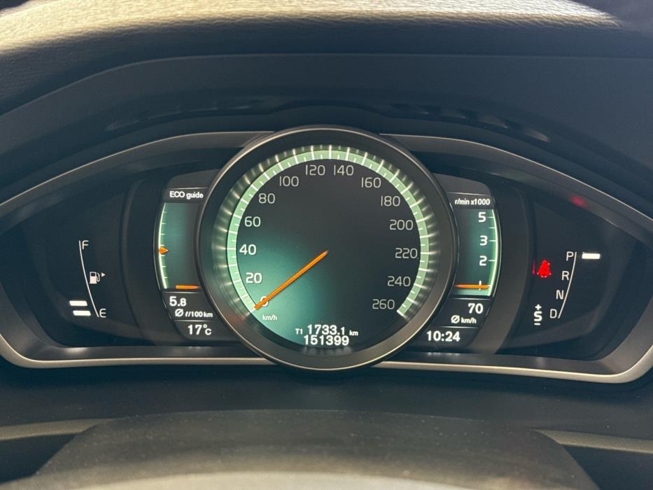VOLVO V40 2017