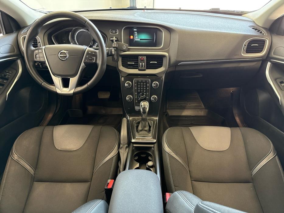 VOLVO V40 2017