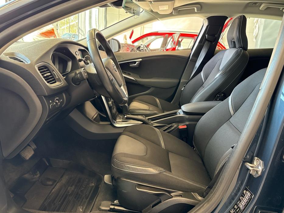 VOLVO V40 2017