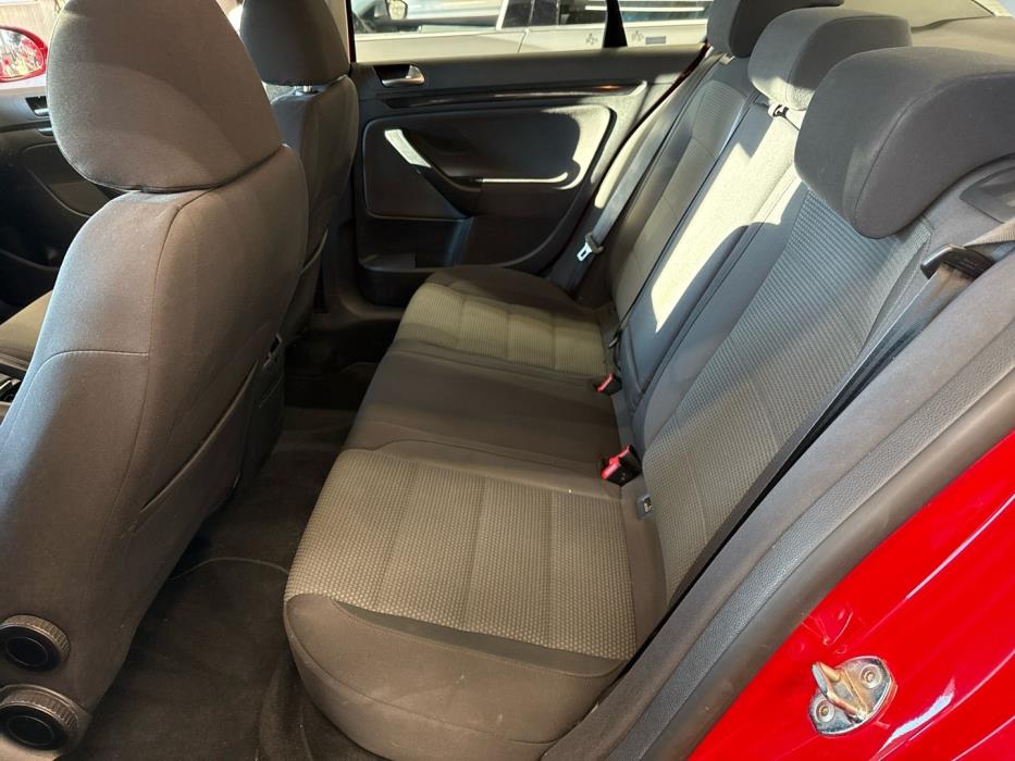 VOLKSWAGEN Jetta 2010