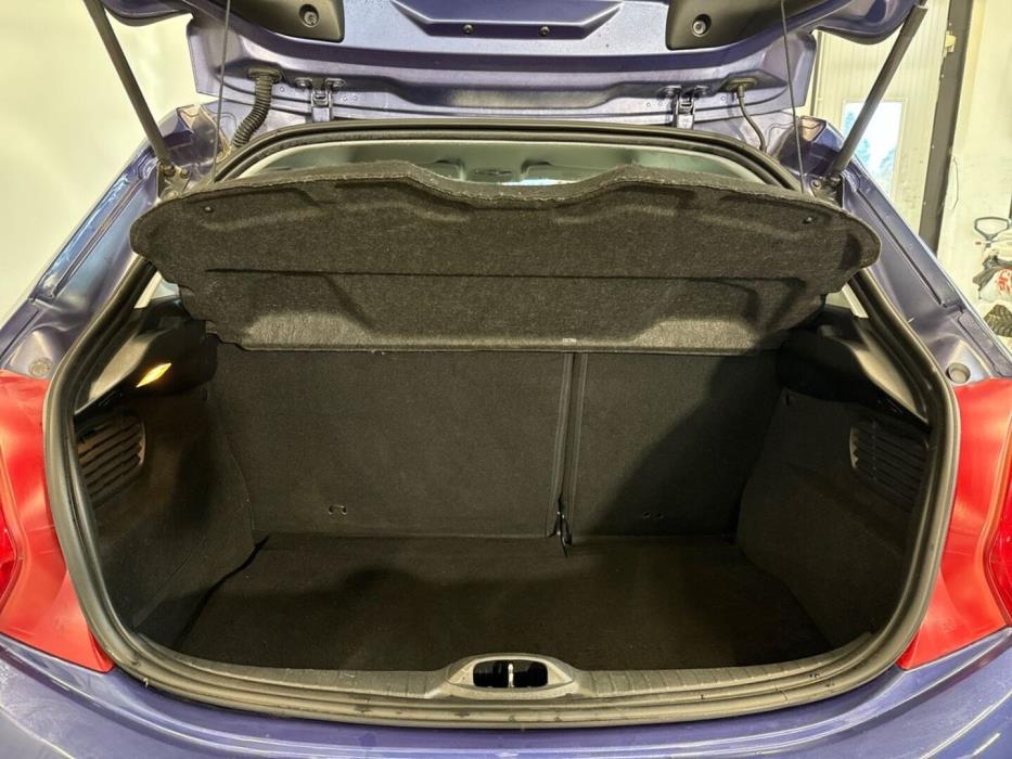 PEUGEOT 208 2013