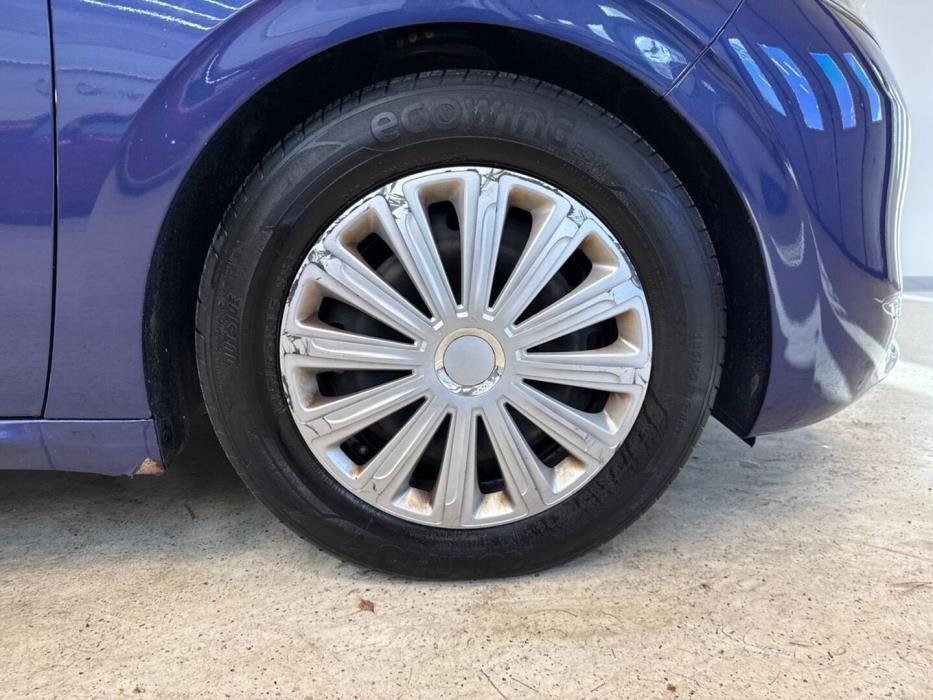 PEUGEOT 208 2013